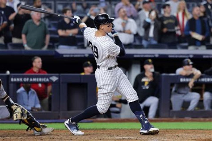 
Aaron Judge Smashes History with His 62nd Home Run to Set AL Single-Season Record 