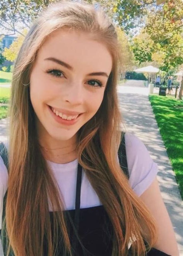 
Amelia Gething Height, Weight, Net Worth, Age, Birthday, Wikipedia, Who, Nationality, Biography 