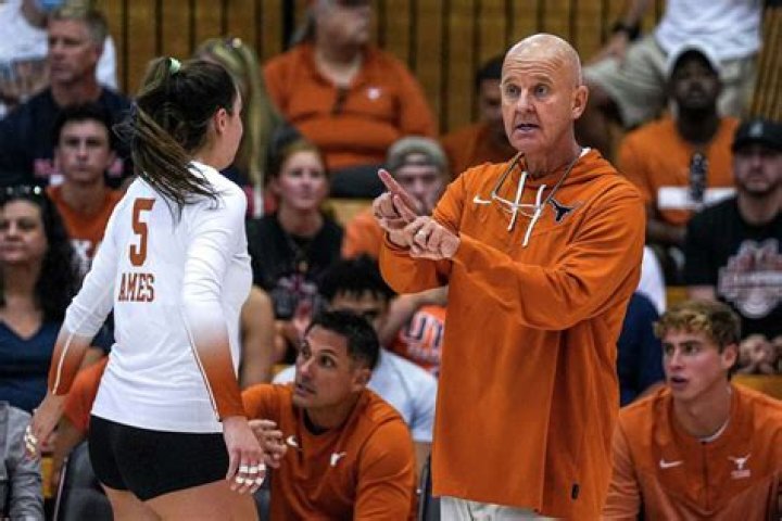 Andrea Nucete-Elliott: Jerritt Elliott Wife and Longhorns Volleyball Coach Salary