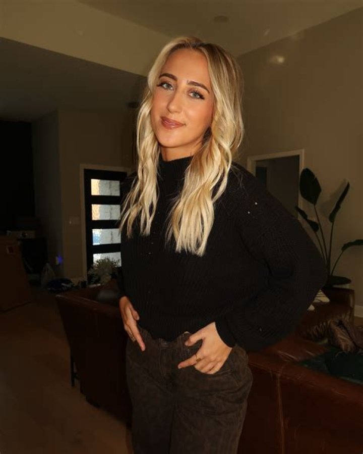 Ashley Cooke Height, Weight, Net Worth, Age, Birthday, Wikipedia, Who, Nationality, Biography