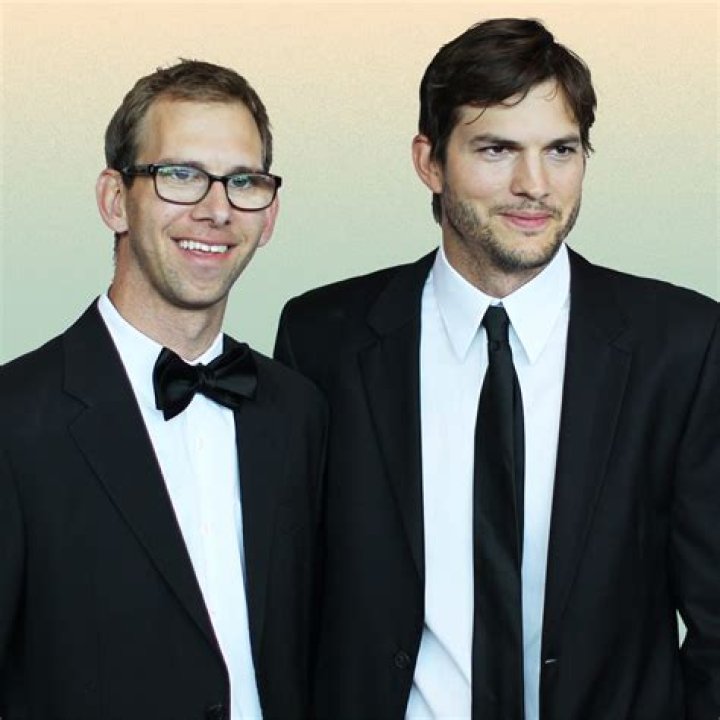 
Ashton Kutcher Had a Difficult Childhood With Twin Brother Michael – Here’s How He Made It Through 
