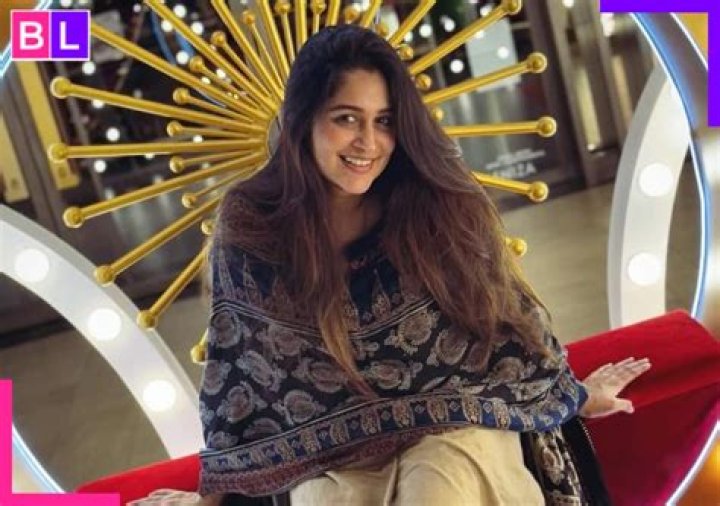 
Dipika Kakar Height, Weight, Net Worth, Age, Birthday, Wikipedia, Who, Nationality, Biography 