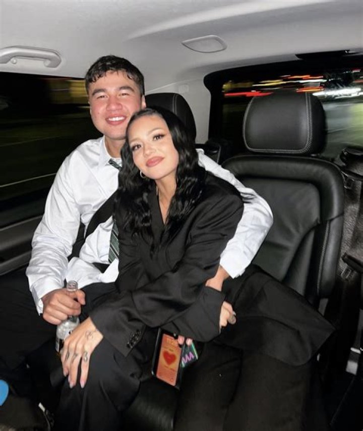 Do Almondmilkhunni And Calum Hood Have A Problematic Relationship?