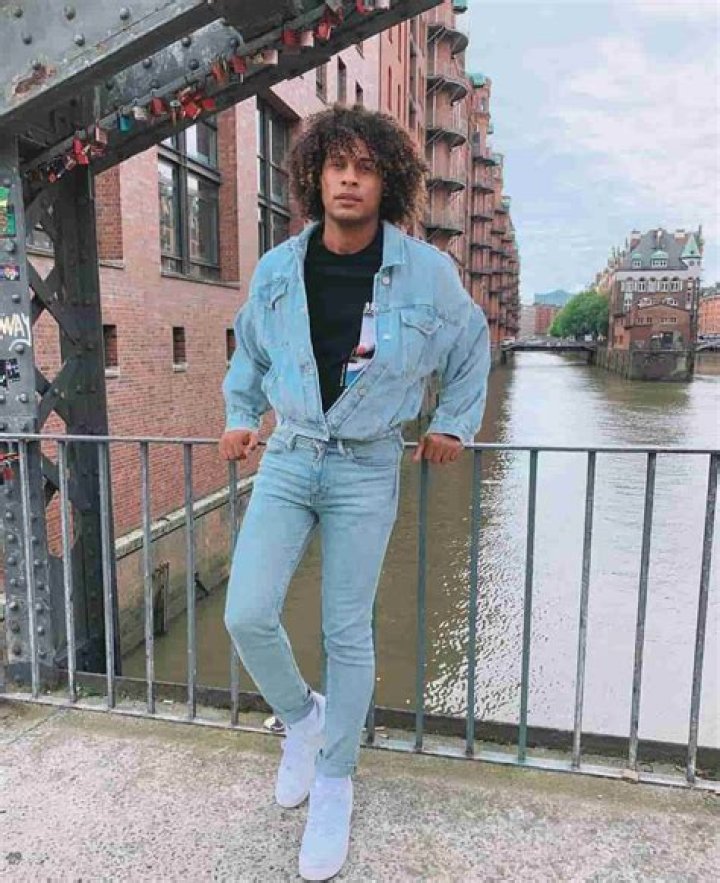 
Dominic Toliver Height, Weight, Net Worth, Age, Birthday, Wikipedia, Who, Nationality, Biography 