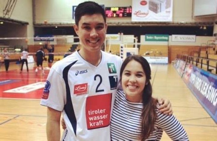 Erik Shoji is not Married to Wife. Dating Girlfriend: Sydney Yogi.