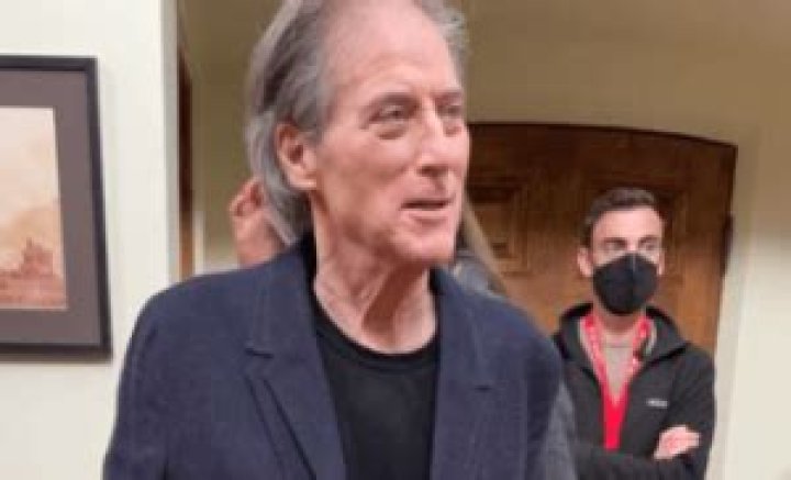 
Has Richard Lewis had Plastic Surgery? Who is Richard Lewis? 