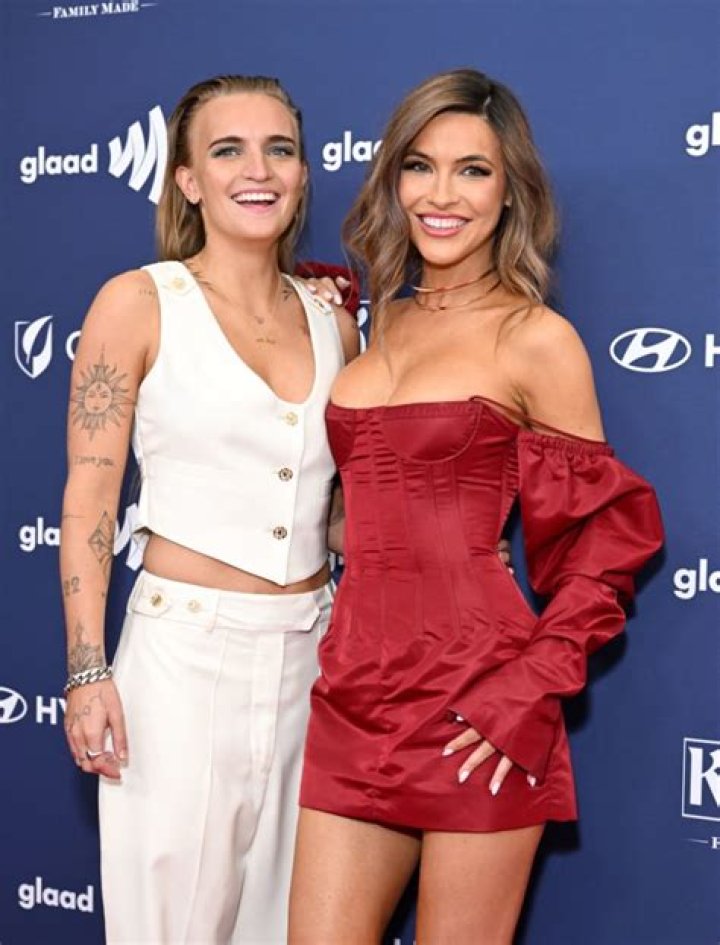 
Is Chrishell Stause Bisexual Or Gay? Sexuality Partner And Dating Timeline 