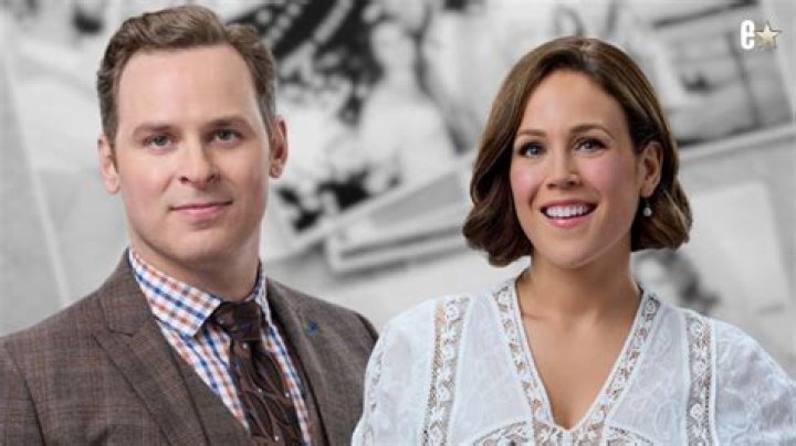 Is Hallmark Actress Erin Krakow Married? Who Is She Dating In 2022?