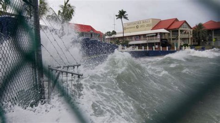 
‘Life-Threatening’ Hurricane Ian Nears Florida as Officials Warn of Catastrophic Flooding and Winds 