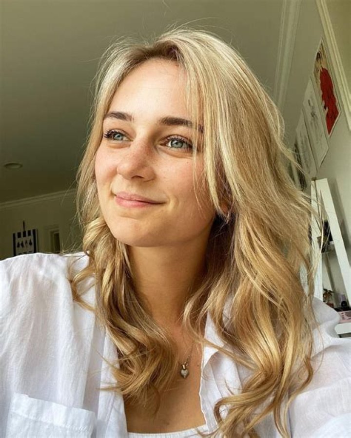Lucy Currey Height, Weight, Net Worth, Age, Birthday, Wikipedia, Who, Nationality, Biography