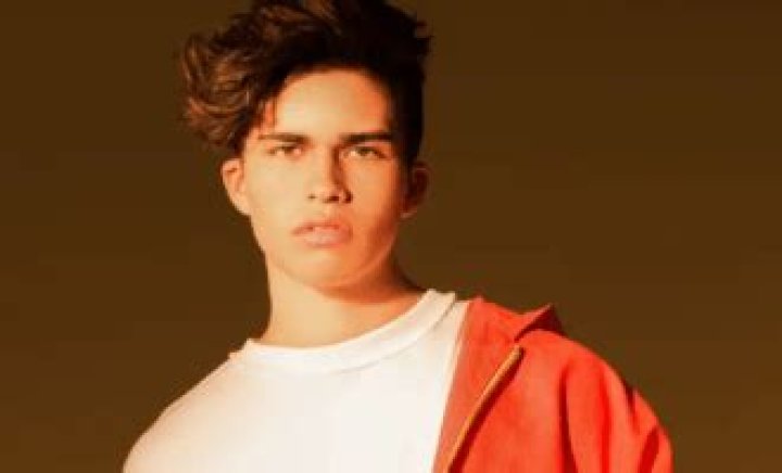 
Martin Aiono Height, Weight, Net Worth, Age, Birthday, Wikipedia, Who, Instagram, Biography 