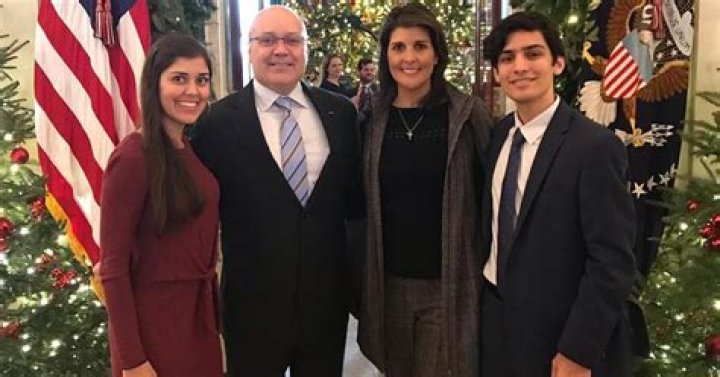 
Meet Holiday Wars Judge Erin Acevedo’s Husband And Family On Instagram 