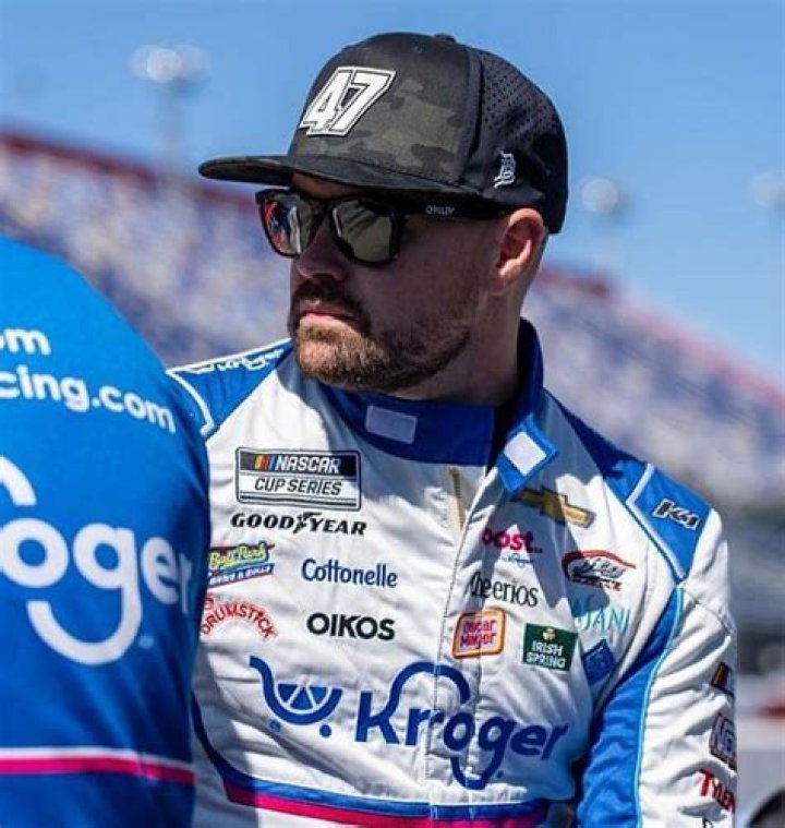 Ricky Stenhouse Jr Height, Weight, Net Worth, Age, Birthday, Wikipedia, Who, Nationality, Biography