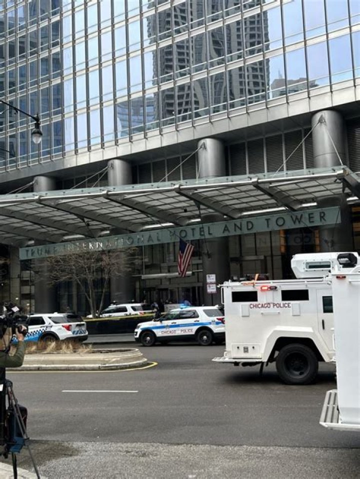 
Rifle-wielding woman sparks Trump Tower lockdown in Chicago, suspect arrested 