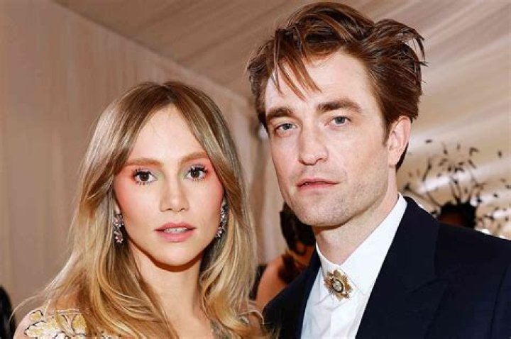 
Robert Pattinson and Suki Waterhouse Make Red Carpet Debut at Dior Fashion Show in Egypt 
