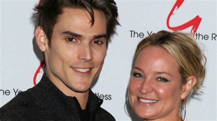 
Sharon Case Boyfriend: Is She Dating Her Co-Star Mark Grossman? Relationship Explore 