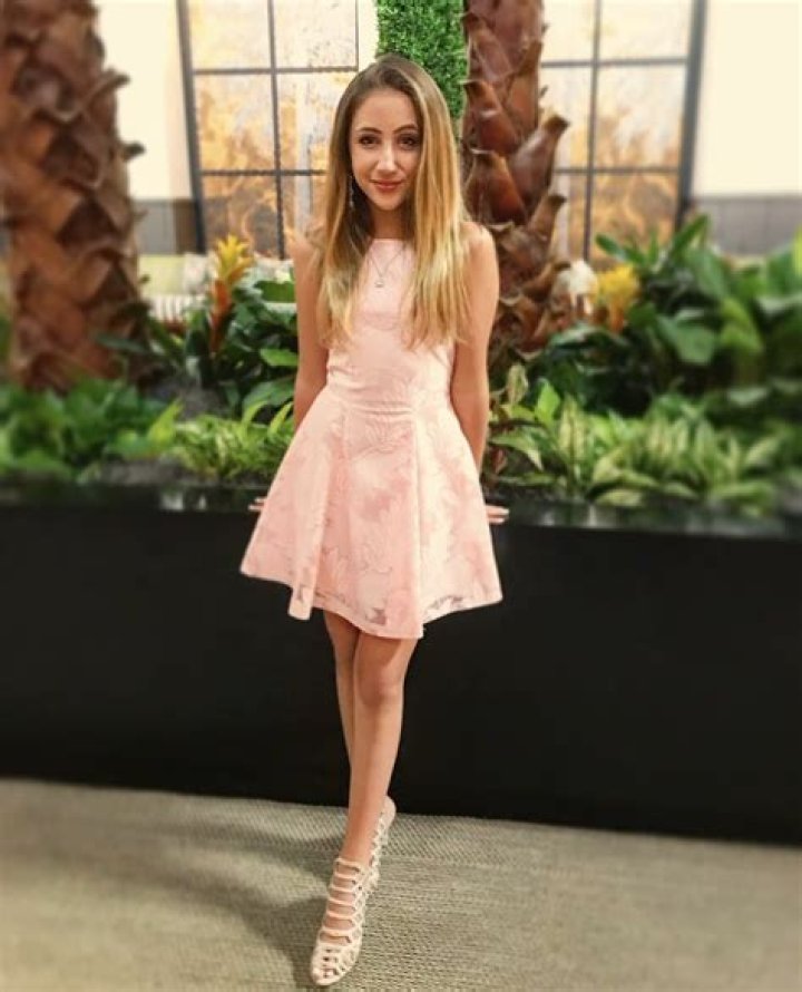 
The Untold Truth Of 13yo Ava Kolker – Siblings, Parents, Wiki 