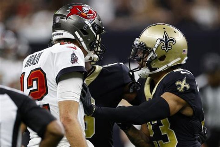 
Tom Brady Leads Tampa Bay to Narrow Victory in First Game Following Divorce from Gisele Bündchen 