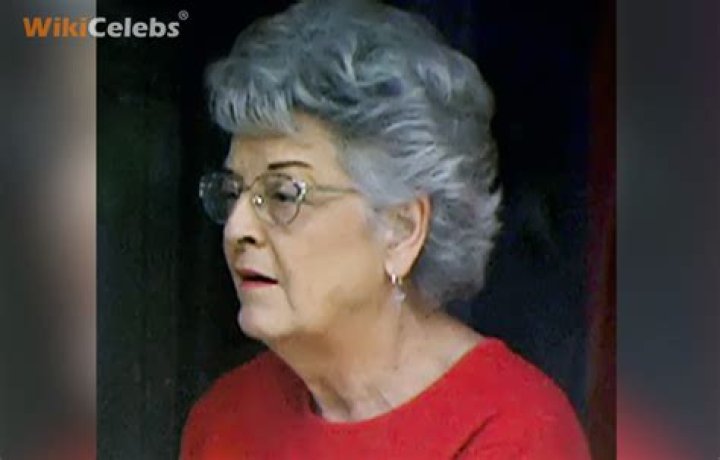 Vicki Golden Height, Weight, Net Worth, Age, Birthday, Wikipedia, Who, Nationality, Biography