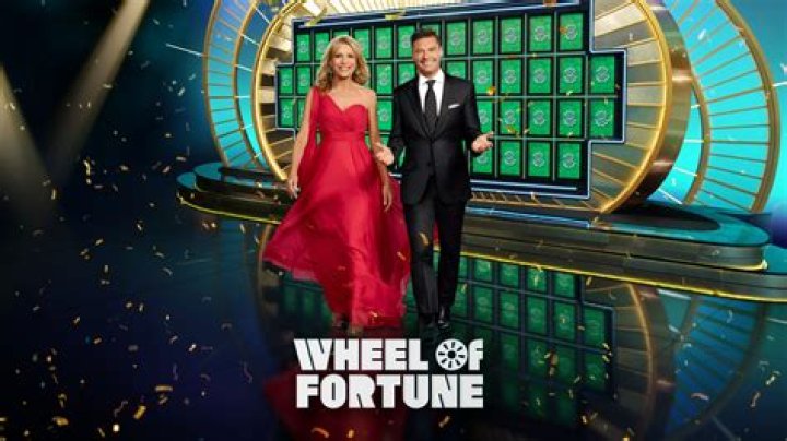 What Is Wrong With Ryan Seacrest Eye? Fans Worried As His Eyes Were Twitching And Drooping During The Finale Broadcast