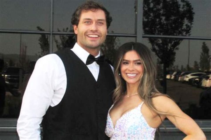 
Who Is Frankie Quinones Married To- Does He Have A Wife? Facts About This Fool Actor 